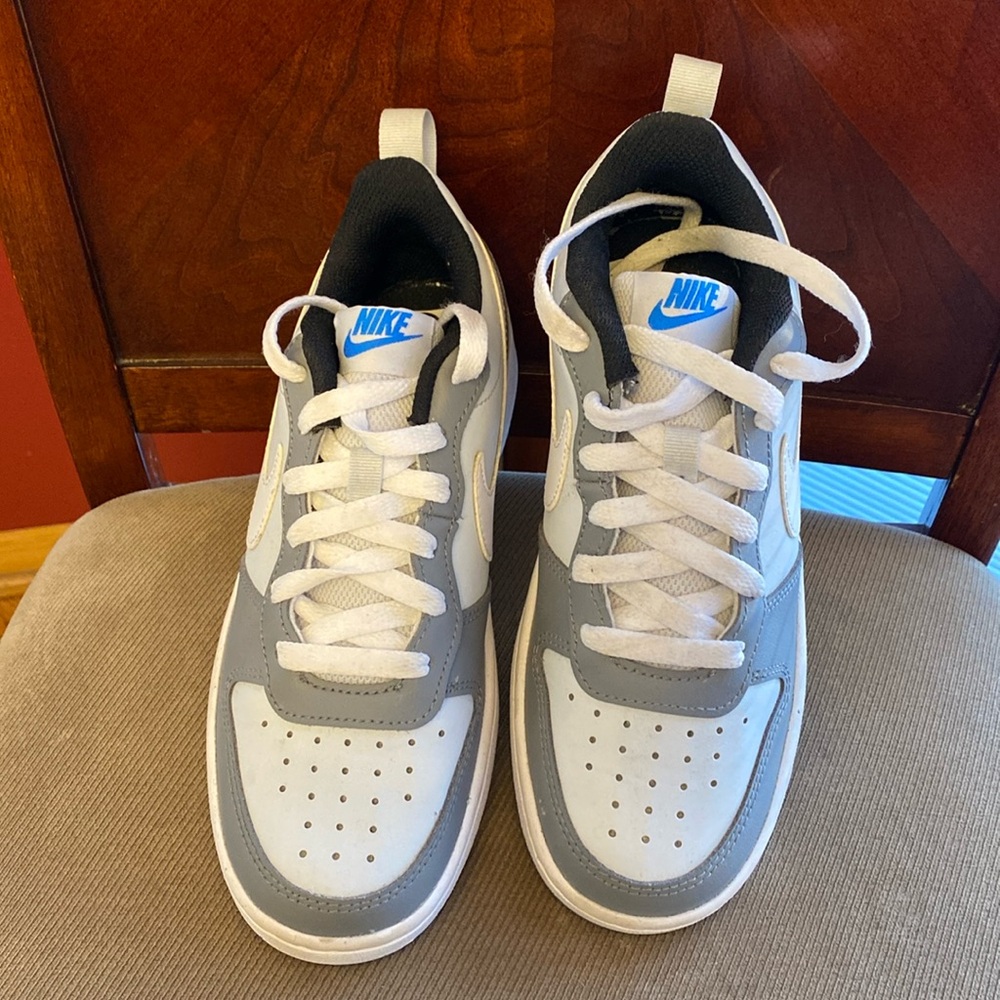Nike dunk low boys shoes sz 4Y